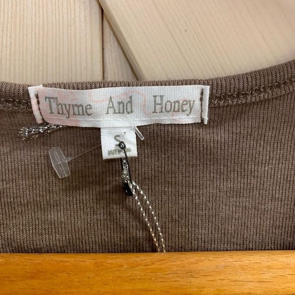 NWT - THYME & HONEY 🍯  Neutral Button Tank - Picture 6 of 7